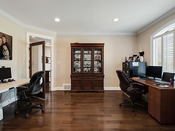 5th image of 200 Lake Pointe Cv