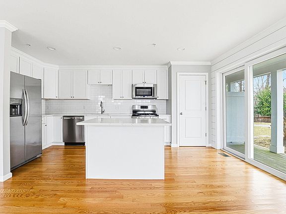 5th image of 138 Elm St APT 35