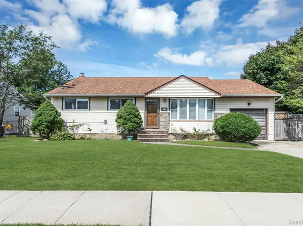 581 Plainview Road, Plainview, NY 11803
