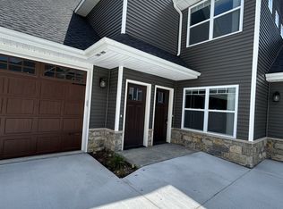 7212 Grove Xing, Bettendorf, IA 52722