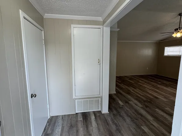 210 N Walnut St, Eastland, TX 76448