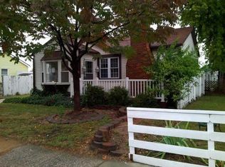 957 E Penning Ave, Wood River, IL 62095