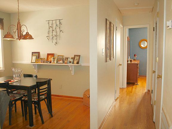 3rd image of 2201 Knollcrest Ln