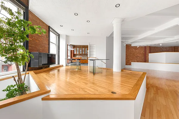 Sold by Compass | media 18