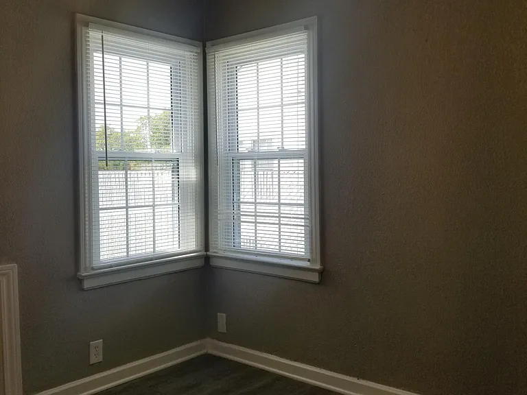 812 W Irving Ave — Photo 10