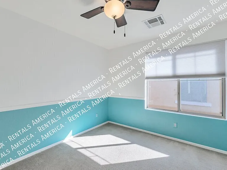 3745 E Kerry Ln — Photo 7