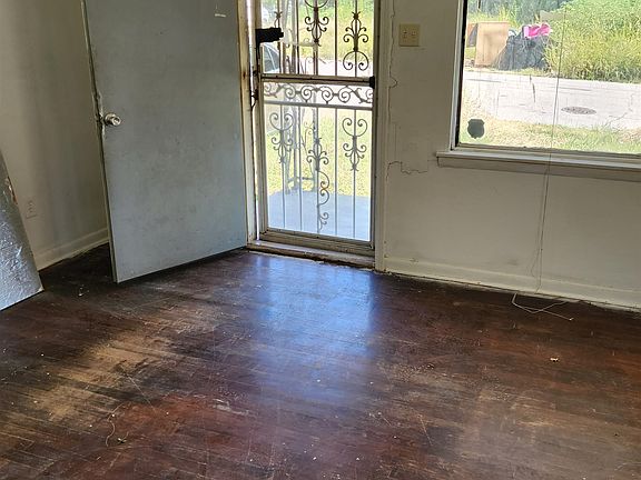 4th image of 1407 Greenwood St