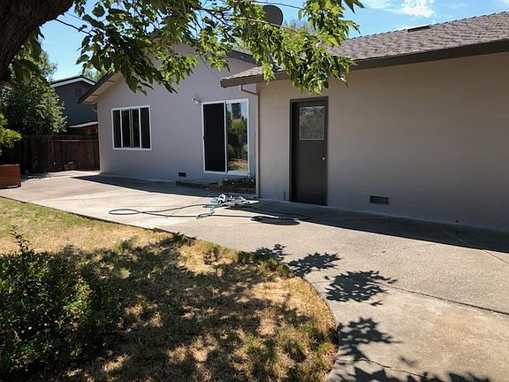 2nd image of 969 Bucknam Ave