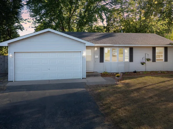 1320 Carriage Hills Dr S, Cambridge, MN 55008