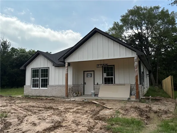 2405 Southside Dr, Bryan, TX 77803