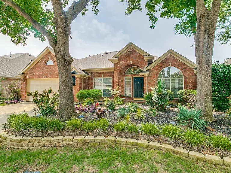 104 Dorsett Dr — Photo 1