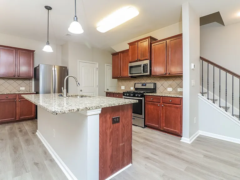 275 Shaw Dr — Photo 10