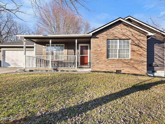 3rd image of 8272 Oak Terrace Ln