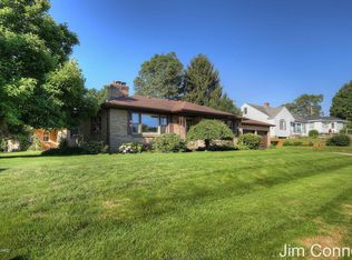 2090 Hamstead Rd NW, Grand Rapids, MI 49504