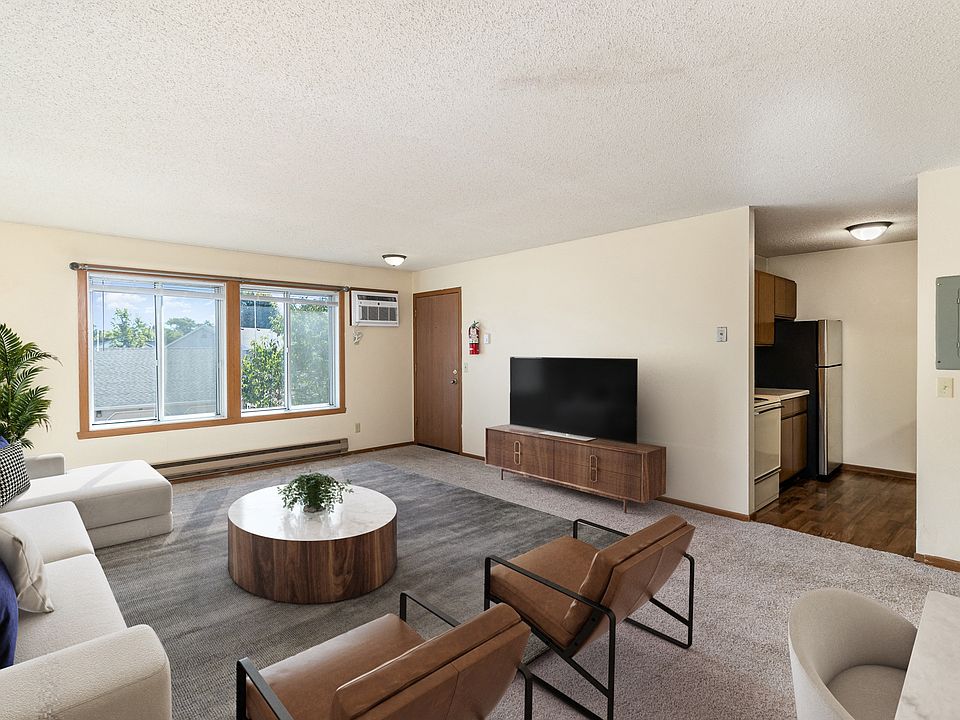 Hutchinson, MN Twin Oaks | 11A| Living