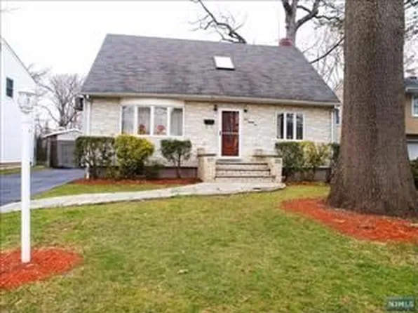 125 Manhattan Ave, Teaneck, NJ 07666