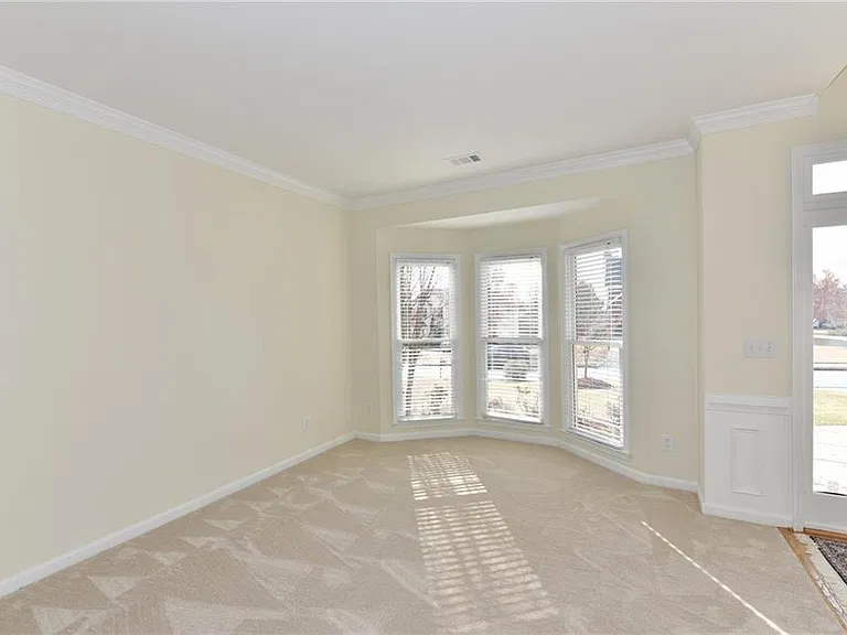 2515 Spring Grove Ct — Photo 6