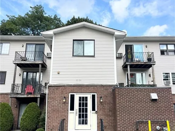 79 Ivan St APT 67, North Providence, RI 02904