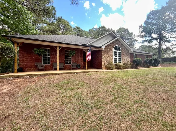 314 Mountain Creek Dr, Hamilton, GA 31811