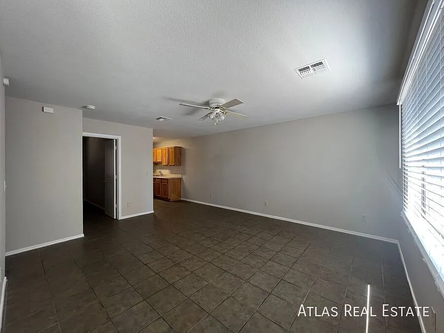 Two Bedroom, two bath with Yard — Photo 3