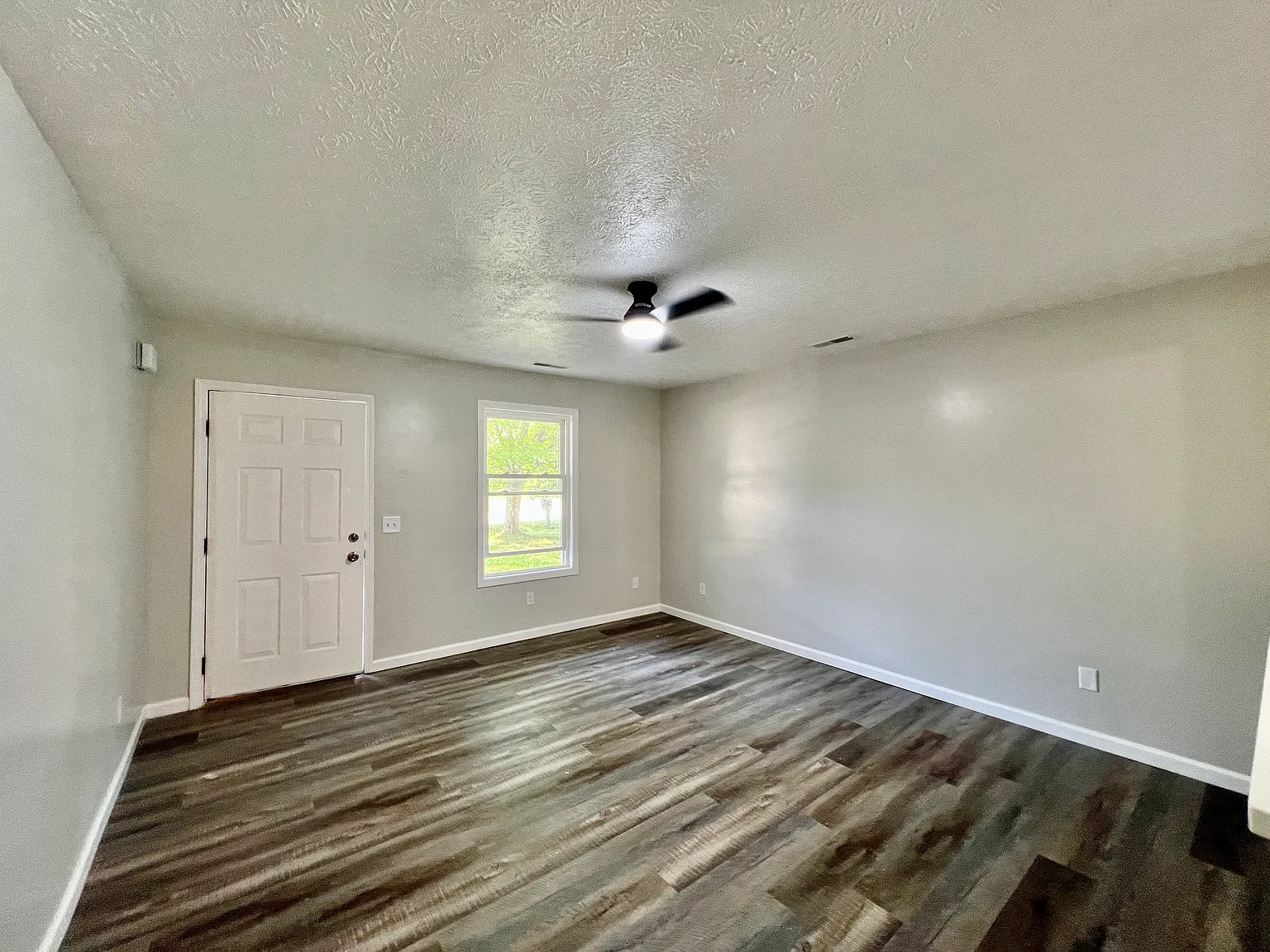 3 bed, 1155 sqft, $1,545 — Photo 4