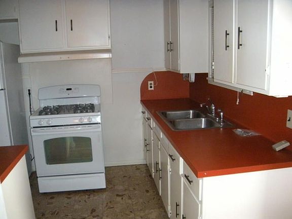 4th image of 4701 Waltham Dr