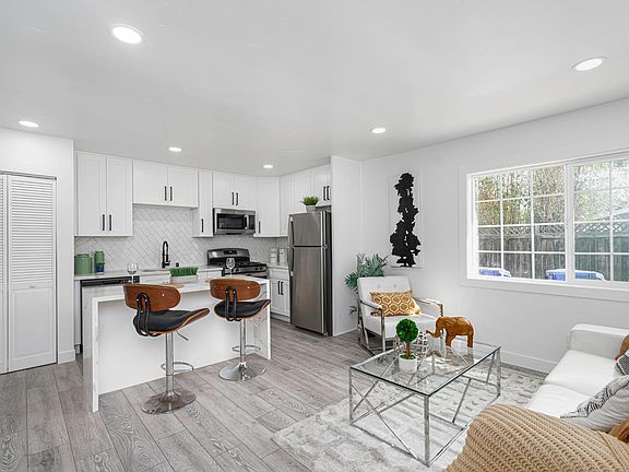5th image of 3129 Bancroft St