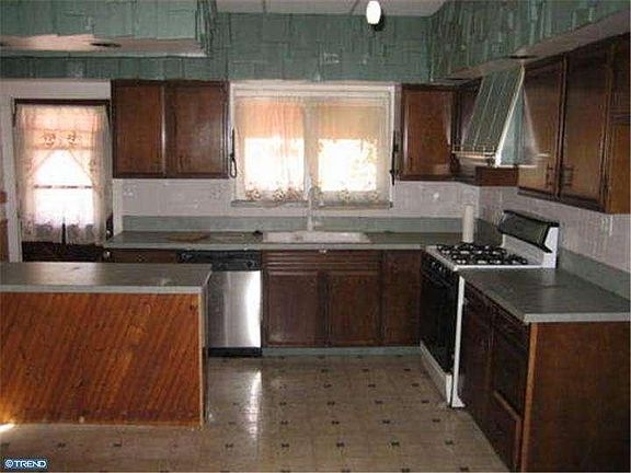 4th image of 4322 Devereaux Ave