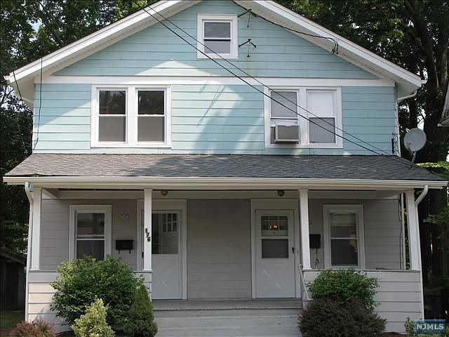 2nd image of 176 W Quackenbush Ave