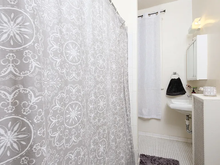221 Constitution Ave NE #2 — Photo 6