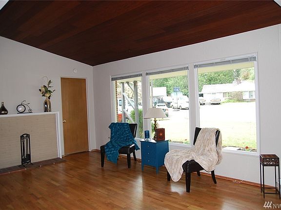 3rd image of 4 Alderwood Ct SW