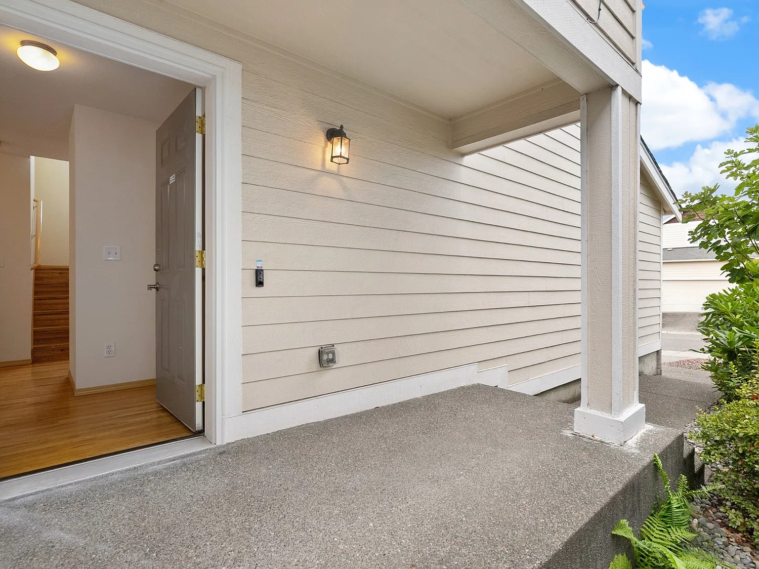 4 bed, 2.5 bath, 1714 sqft, $3,150 — Photo 3