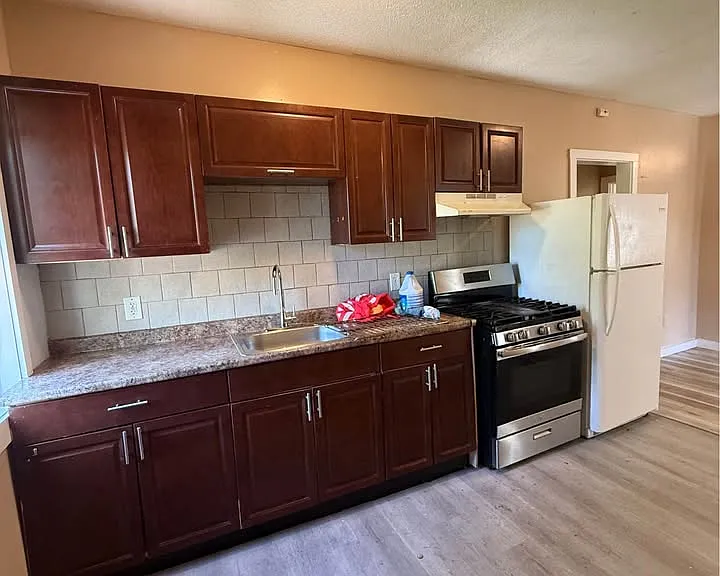908 Winchester Ave #3 — Photo 3