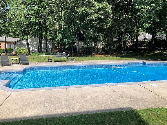 5th image of 455 Cumberland Dr NE