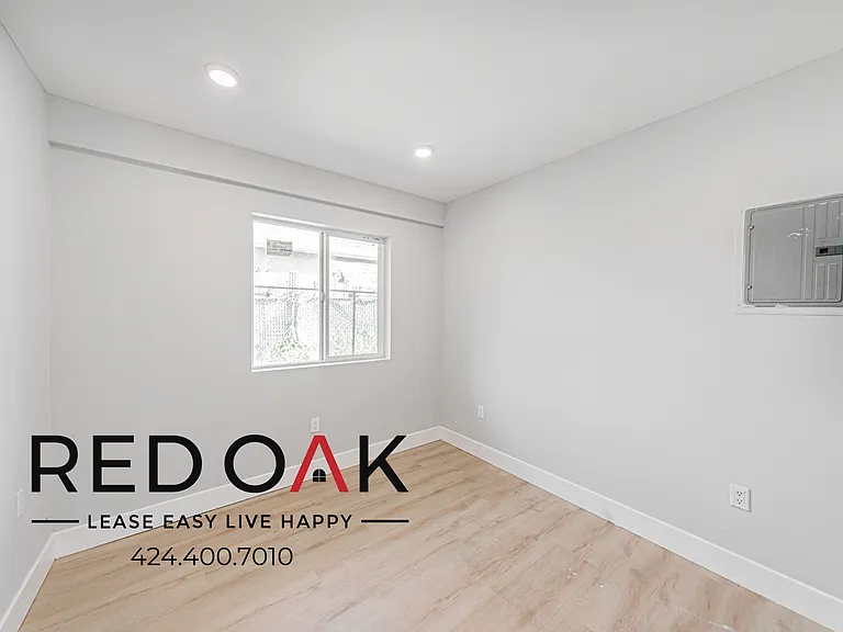 923 W 75th St #931-3/4 — Photo 3