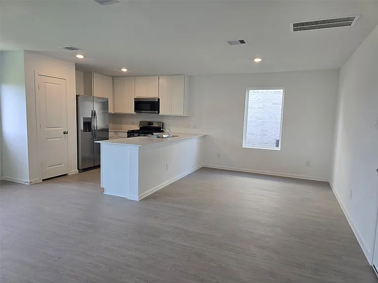 25446 Carnation Ct — Photo 6