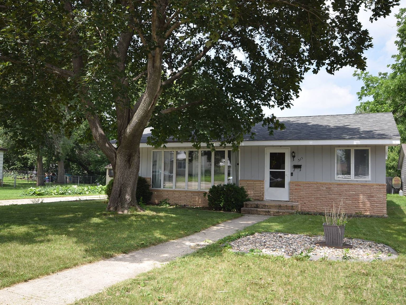 515 E Maple St, Sisseton, SD 57262 MLS 11188897 Zillow