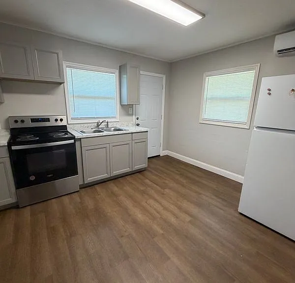37802 Whitehouse Ave — Photo 3