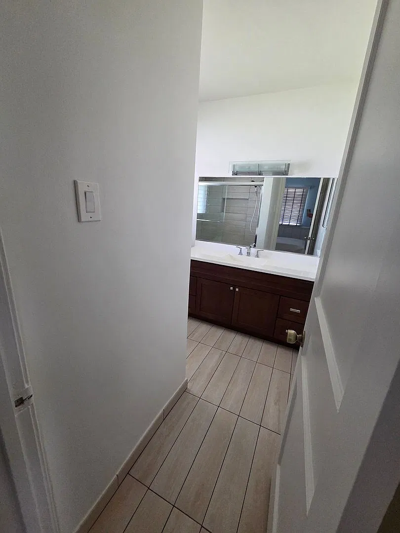 Spacious 3-Bedroom, 2.5-Bath Home with Pool Fully Furnished! — Photo 4