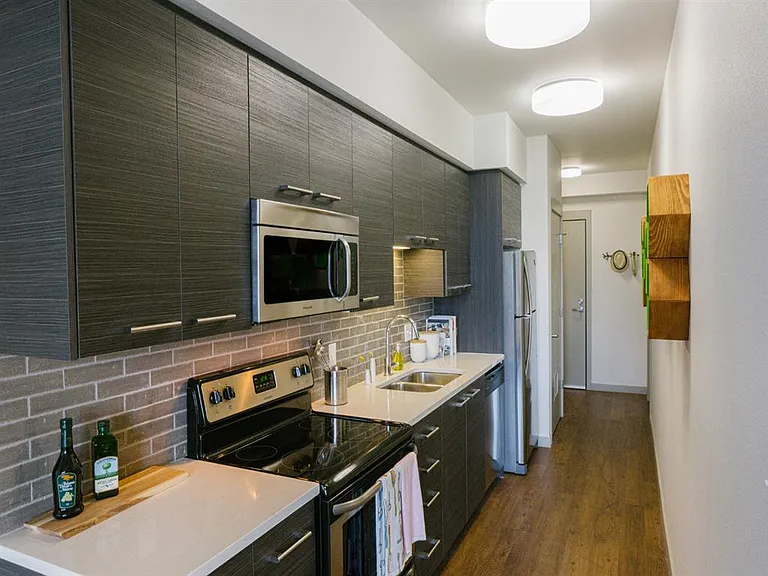 HUB 9 — Photo 14