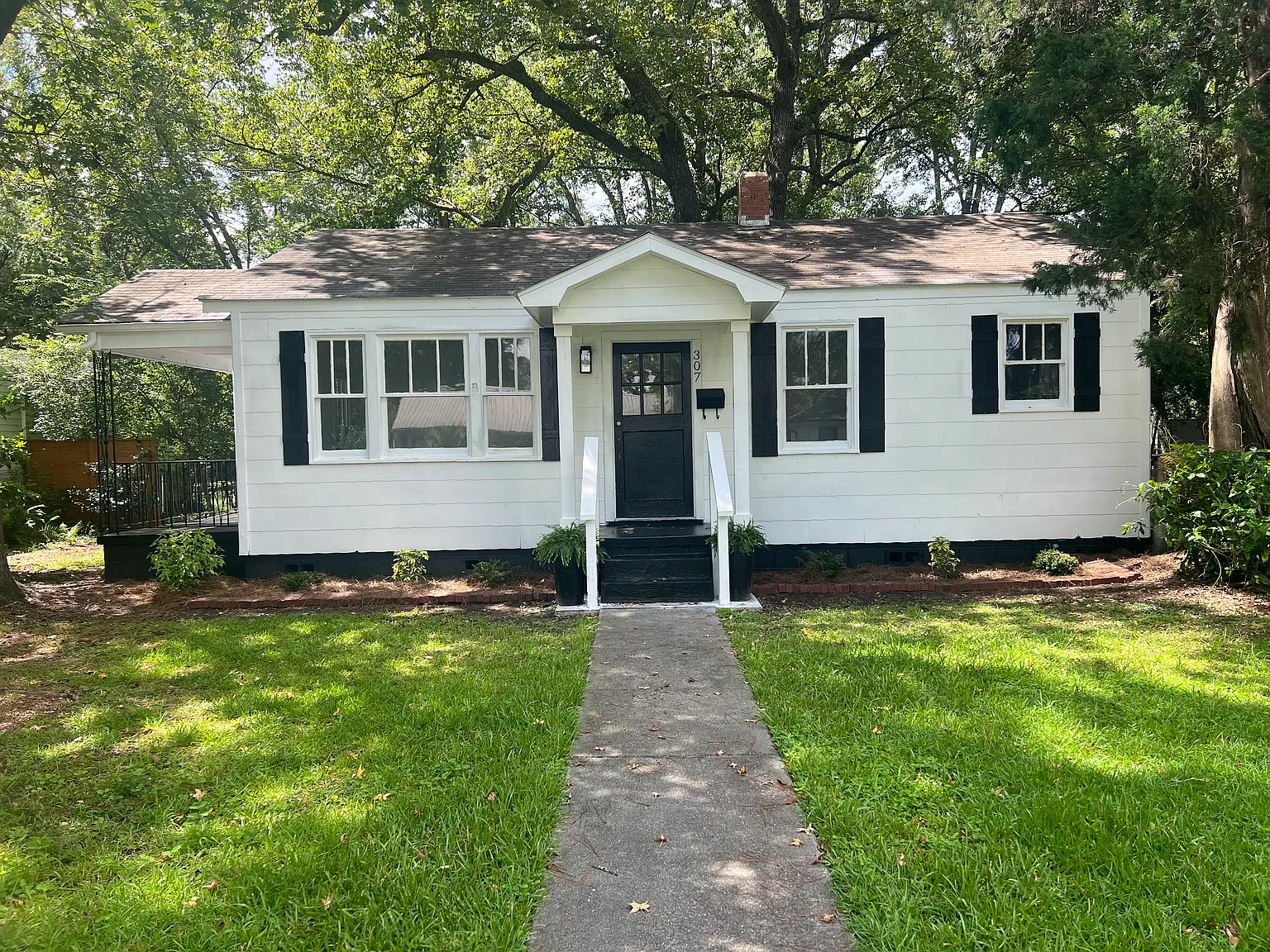 2 bed, 858 sqft, $1,900 — Photo 1