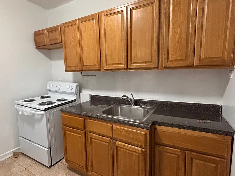 124 Fort George Ave #E — Photo 7