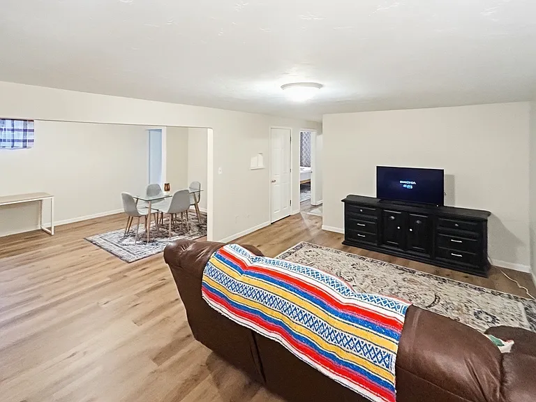 2405 W Elizabeth St — Photo 13