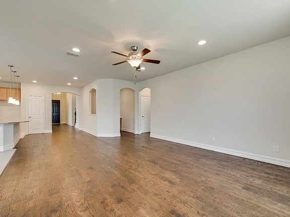 4th image of 2828 Barnsley Dr
