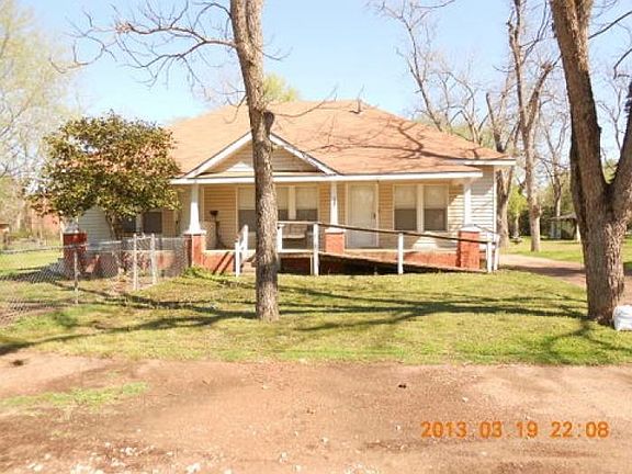 2nd image of 810 E Clark Ave