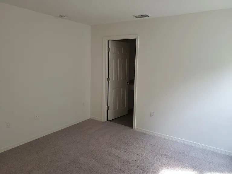 611 SW McComb Ave — Photo 10