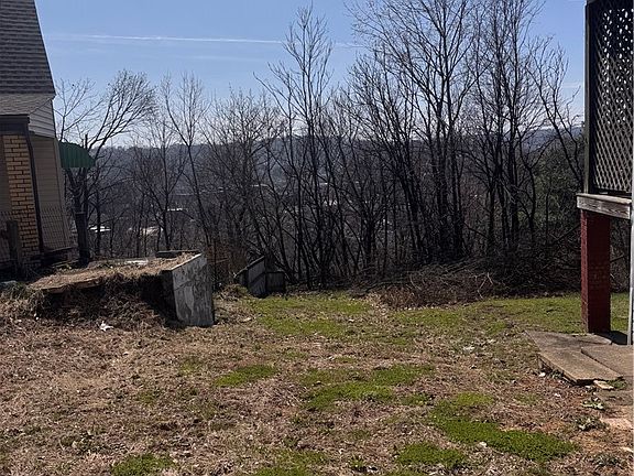 2nd image of 301 Fair Oaks St