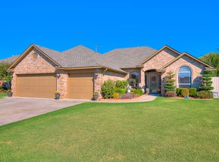 3316 Cypress Ct, Moore, OK 73170