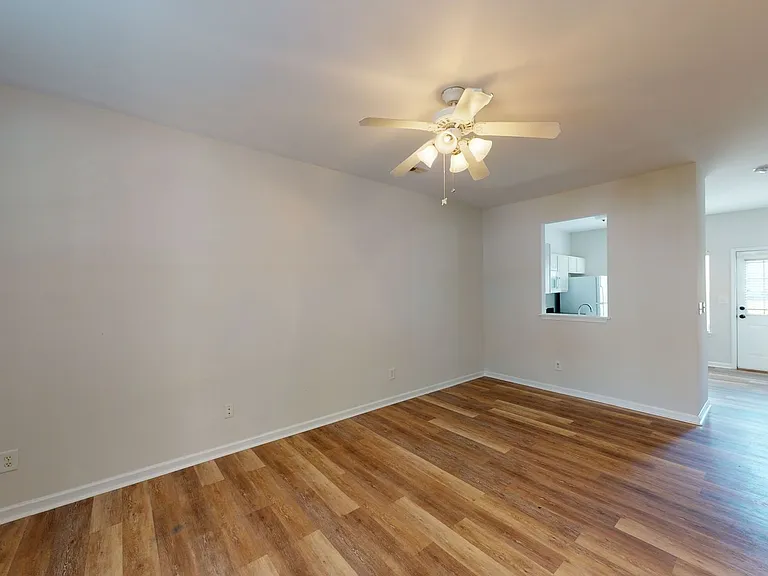 5545 Seths Dr — Photo 9