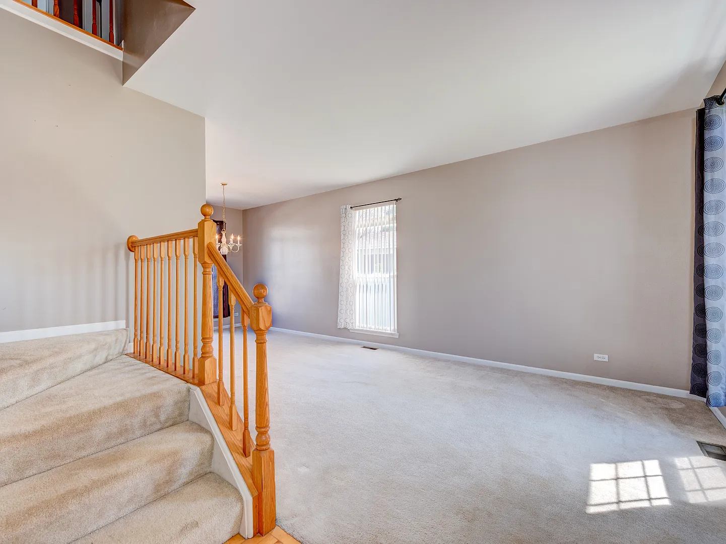 3 bed, 3.5 bath, 2500 sqft, $2,995 — Photo 2